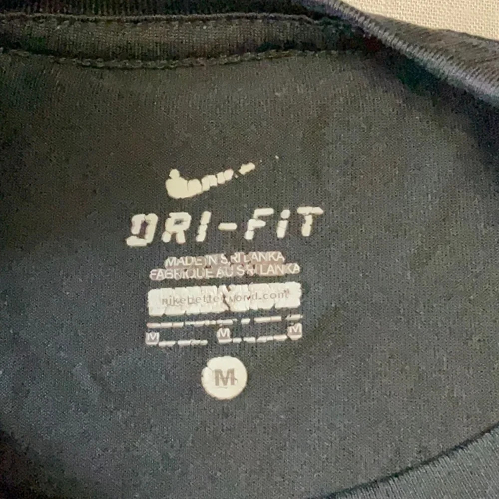 Nike - Picture 3 of 5